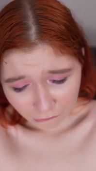 My18teens - рыжая девушка с очень маленькими сиськами трахает себя дилдо
