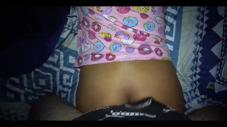 Anny Kitty: 我甜美的继侄想要我在她的卧室看她，她变得非常饥渴，以至于她让我射在她剃光的阴户里