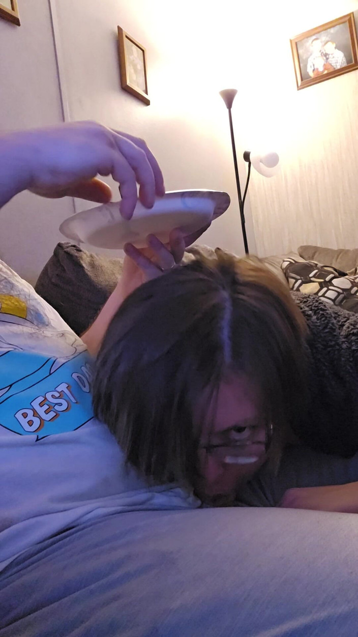 Funhousewife69: Está comiendo pastel de manzana, estoy chupando su polla