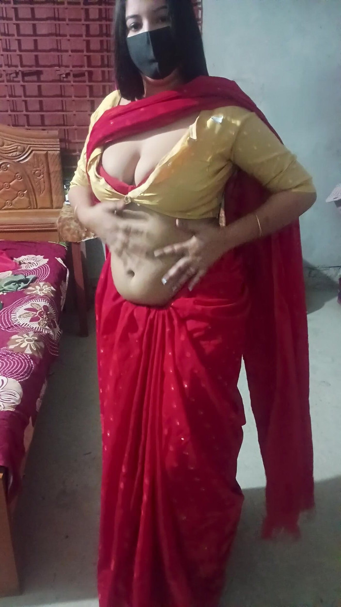 Taniyaxx: Ibu tiri bangla lagi asik ngocok kontol