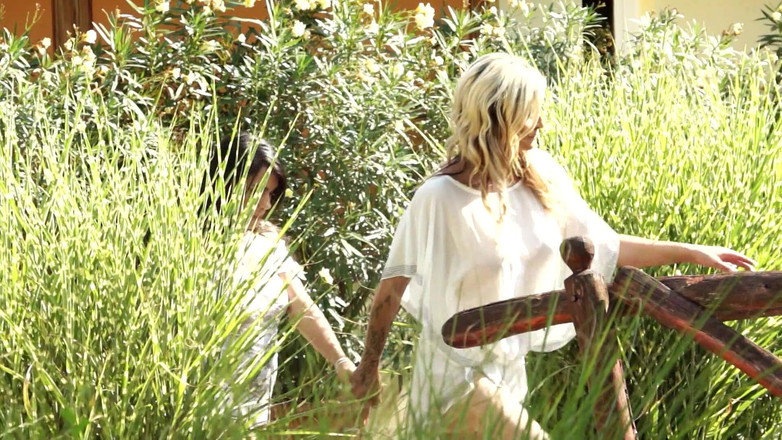 Amateur Pornos XXX: Seks threesome liar cewek semok rambut pirang di luar ruangan