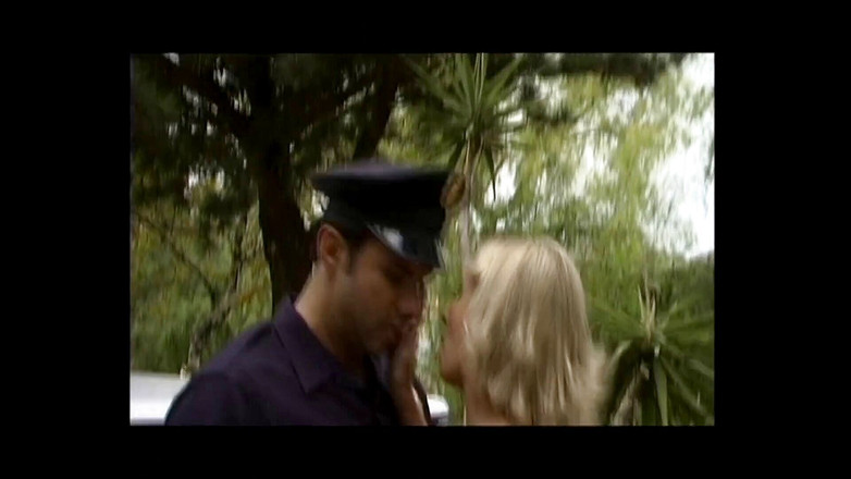 German amateur - 100% German hardcore videos: Cewek seksi rambut pirang dientot di belakang truk