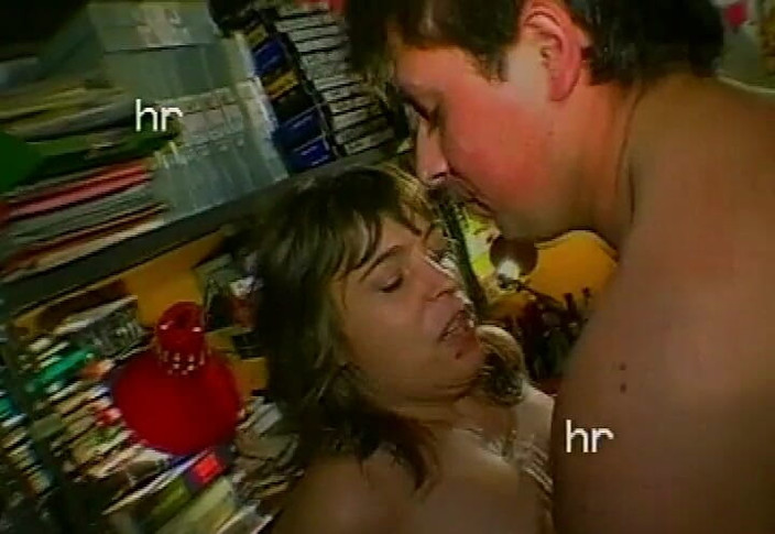 Italian swingers LTG: Любительское видео 90-х - соседка хочет быть порнозвездой No4 - Неудовлетворенная итальянская женщина!