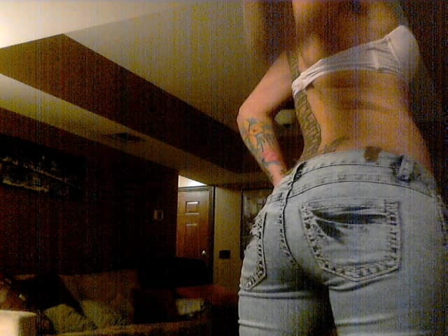 Goddess Vivian Leigh: Adorate la mia cagna in jeans