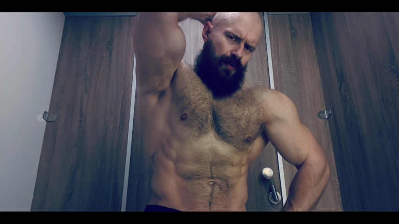 Mister Stone: Respiración dura, olor a la musculina, venas y músculos abultamientos