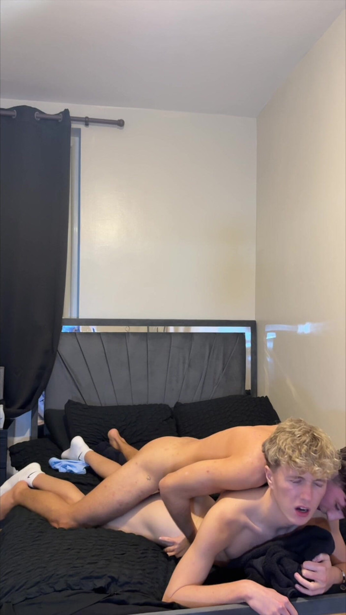 jakeandbailey: Bailey se fait baiser et éjacule sur le cul de Jake