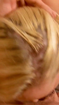 Victoria summers si fa filmare il suo vibratore e obbligatoriamente per fare sesso mentre pulisce