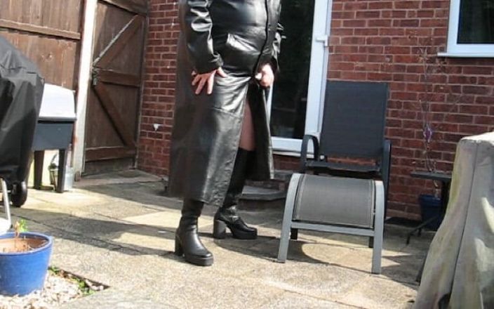 Leather guy: Leather Trench