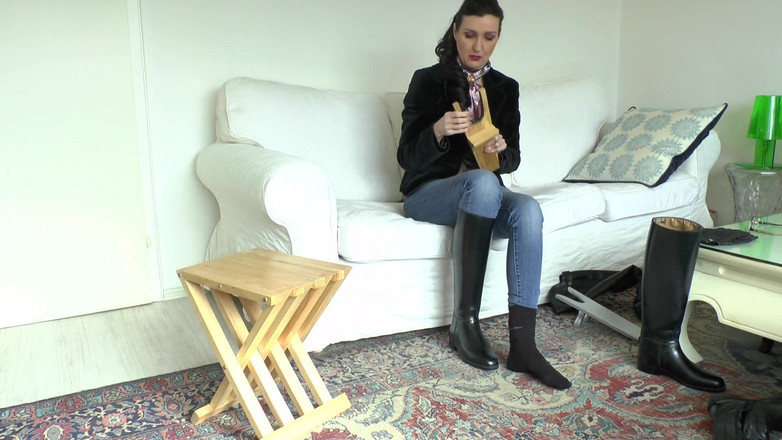 Lady Victoria Valente: ブーツチェンジと黒い靴下の匂いの視点、レディ・ヴィクトリア・ヴァレンテ