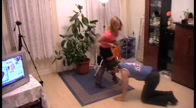 Femdom Austria: 踢2