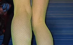 Faccio un po 'di salita e stretching nei miei collant verdi e Mini rosso