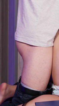 Eu seduzi o entregador com bunda enorme e meus lábios!