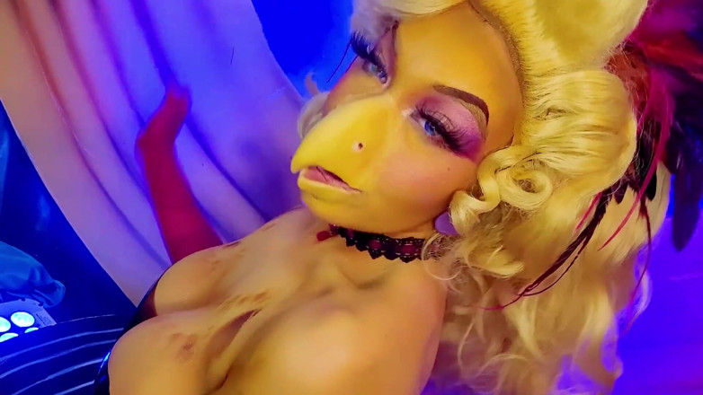 Little Puck: Get a Load of This Chicken Breast! Goldie Cosplay