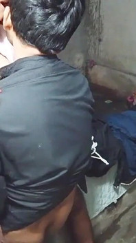 Thand Mein Maja Aaya Gand Maar Kar Chut Mari Chhati Lagaye