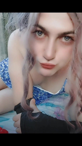 Kitty_Cross: Pantat bahenol waria imut ini dientot habis-habisan sama cowok berotot...