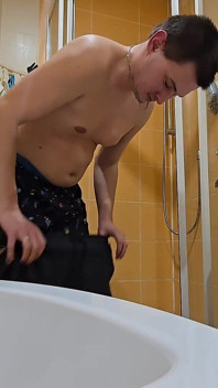 My Friend Let Me Take a Shower at Her Bathroom. She Has No Idea That I'm Filming Myself Doing It.