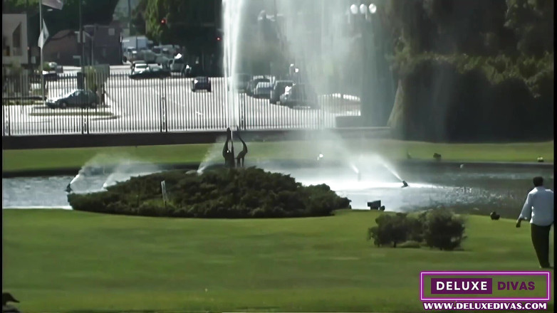 8TeenHub: Deluxedivas - Dee a Christie sdílejí ptáka v mezirasové trojce