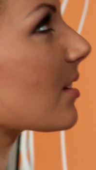 สาวผมน้ำตาลหีเด็ดหน้าอกและตูดสวยโดนเย็ดในอ่างอาบน้ำ