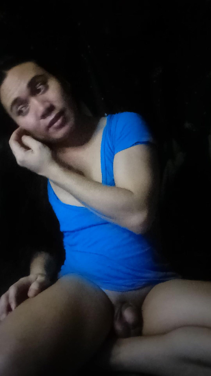 Reynaldo6: 午夜后，一个变性人独奏只在沉默中分享