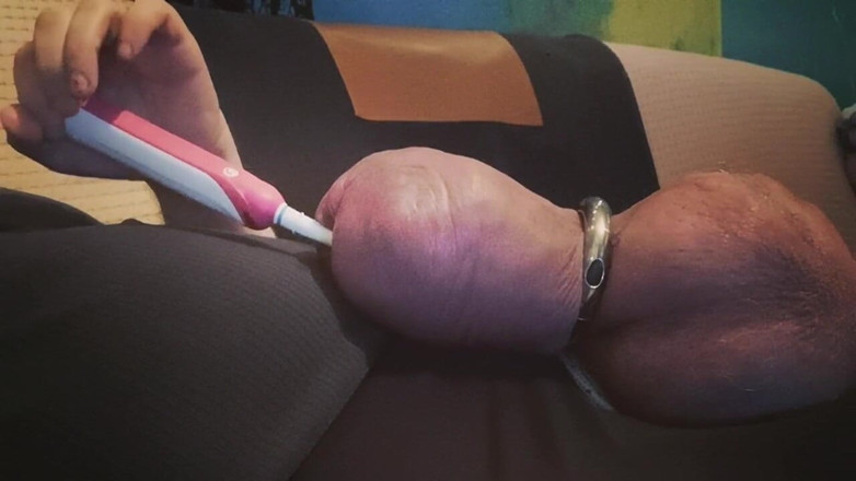 Monster_Meat_: Electric toothbrush gives big fun!