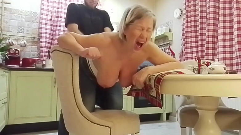 Crazyfamily 1970: La matrigna troia