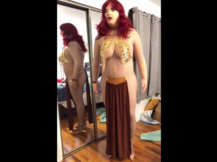 Deanna Doll: Deanna CD Doll som sexig haremflicka skjuter sin belastning