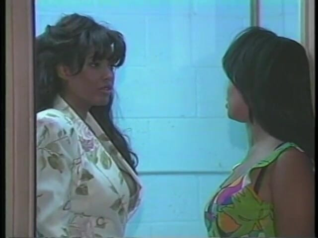 Girl on Girl: trakastop toylet men spenish larki ki choot ka ankur dost...