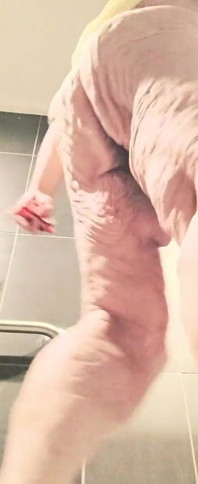 Teef je hebt een dikke kont Ik ga daarheen wrikken met mijn monsterlul