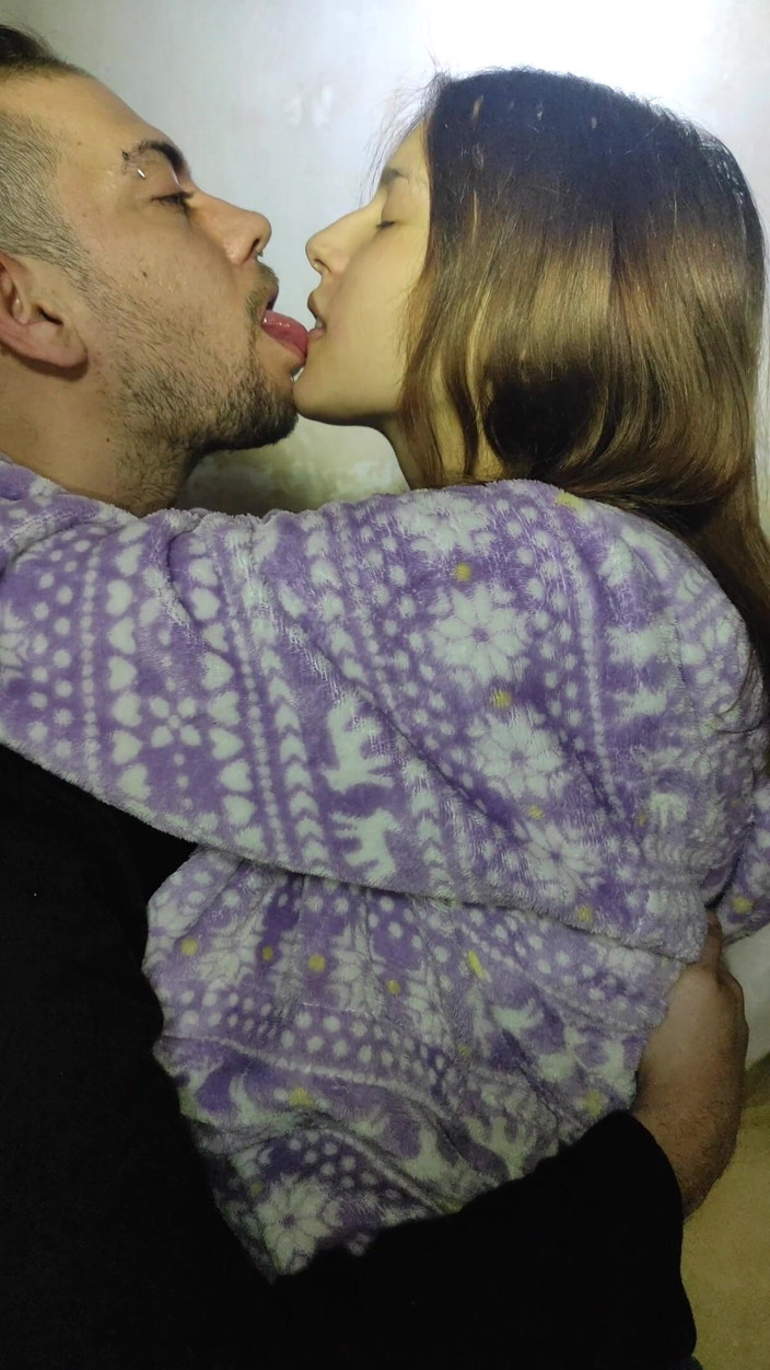 Endemoniados: The horniest and dirtiest kiss on the internet with a...