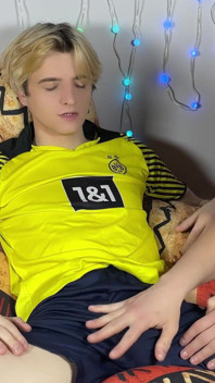 Koç maçtan sonra genç bir futbolcuyu sikiyor