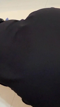 Arab hot maid fastnat när hon städar under sängen - stor röv hijabi flicka bär Abaya Niqab &trosa