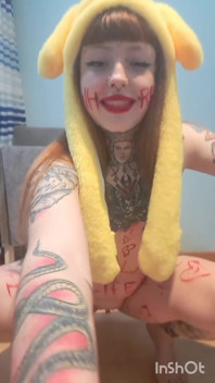 Ahegao slintá a čůrá