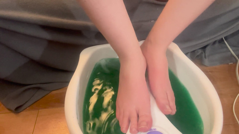 EmoDream1998: Foot Washing with Dirty Talk
