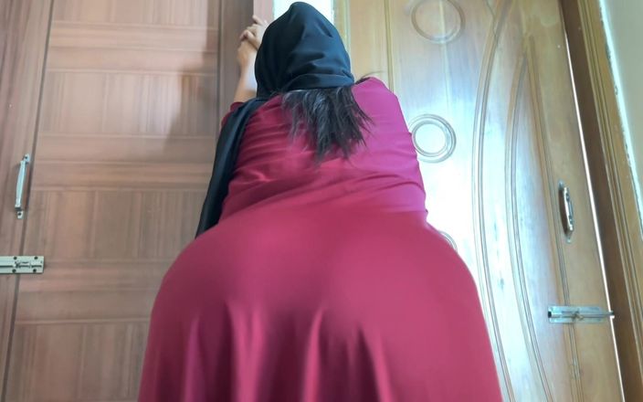 Aria Mia: Moslima verlegen sensuele vrouw - echtgenoot kan mijn seksuele behoeften niet...