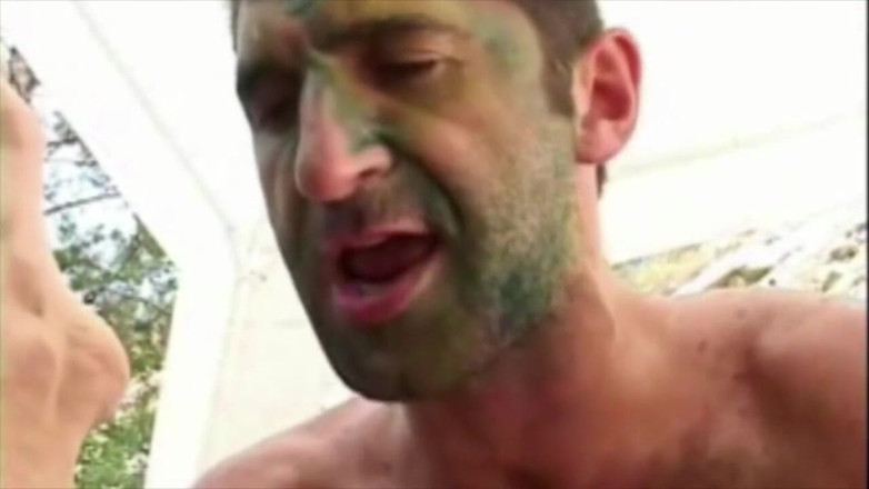 AMATOR PORN MADE IN FRANCE: Sexy vojenský chlapec šuká venku