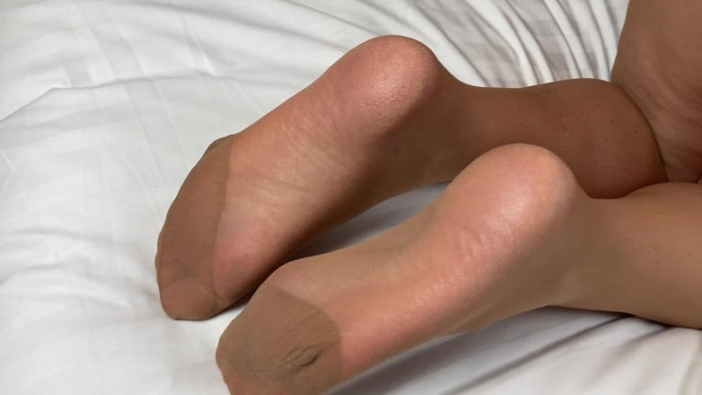 Mr MF: Mrs Mature Feet Wearing Her Old Tan Pantyhose