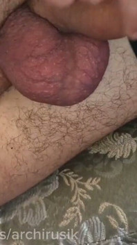 O Jovem Atleta É Tímido, Mas Ele Está Fazendo Sexo Tão Apaixonadamente Que O Sêmen Jorra Em Fontes.