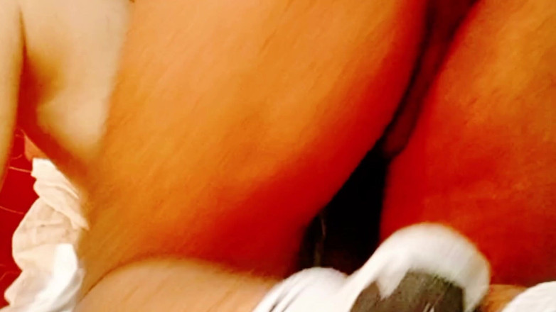 Milfta boohot: 70 yaşındaki orta yaşlı seksi kadına zengin sikiş, içine büyük...
