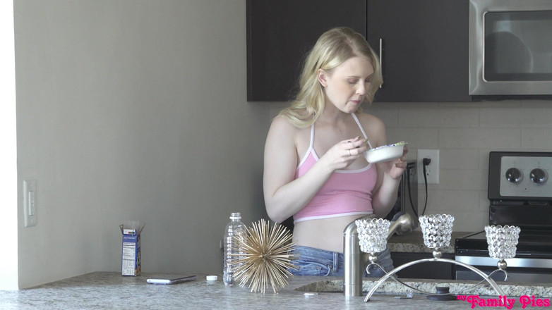 My family pies: Ejaculare înăuntru cu mama vitregă - S2: episodul 6