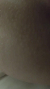 Je filme ma copine sexy en train de se masturber et j’ai fini toute mouillée de squirt