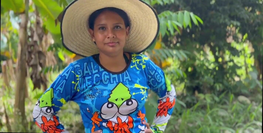 EMY_AND_JONH: Telefon karşılığında soylu bir köylü kadın buluyorum ve emmesini sağlıyorum