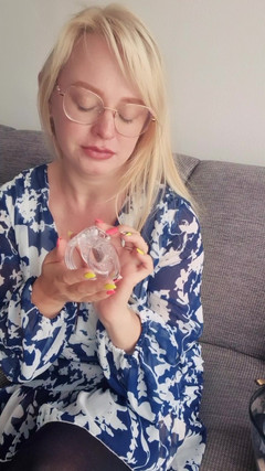 Anna Lynx: Vaše přítelkyně tě zamkla do cudnosti
