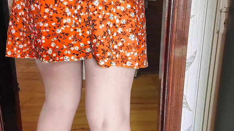 Kitty_Cross: Roztomilá Shemale kouří polibek na kameru