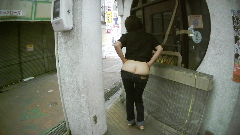 Mayumi Kanzaki: Japońska spacer z tyłkiem na zewnątrz