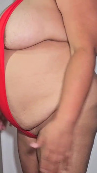 Mencoba Bikini