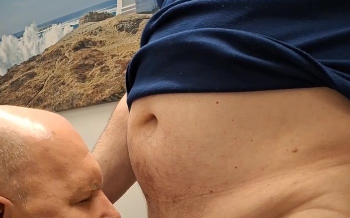 Dexterxxlfun: 爷爷被吮吸。爸爸吮吸爷爷的鸡巴