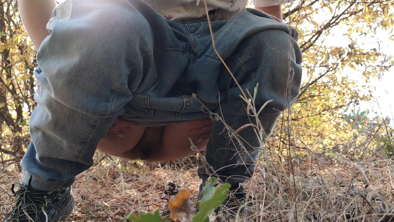 Risky Hairy Couple: Kızıl saçlı riskli mastürbasyon ve ormanda işeme 4k