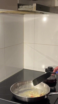 Trans Mistress Naomiperv Makes Breakfast for You Using a Speculumher Slave.