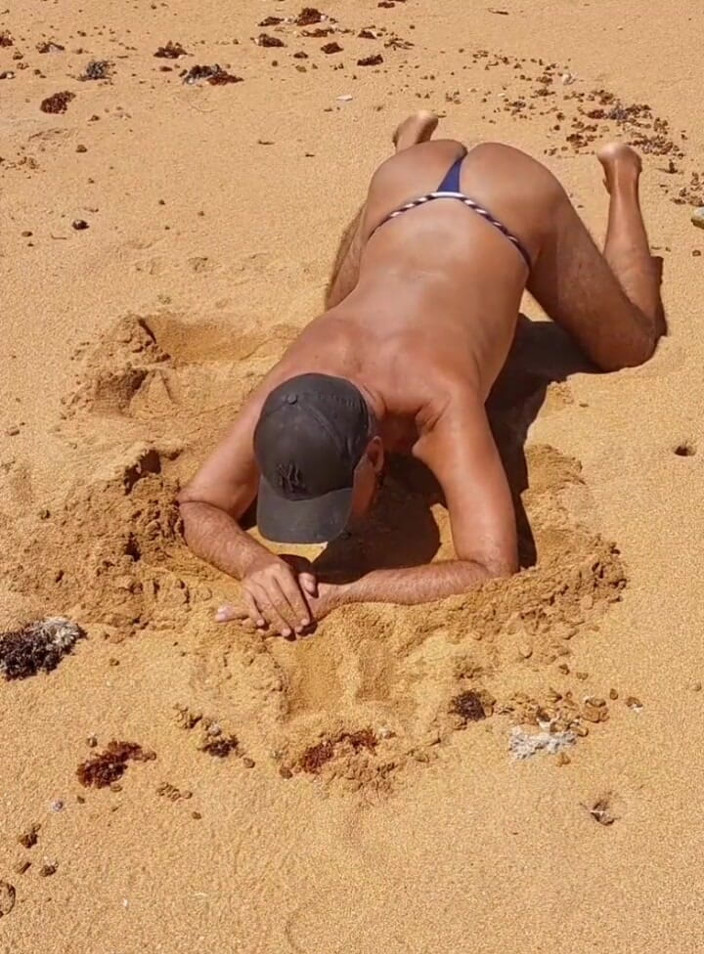 Ladysilvas: Ladysilva travesti en la playa qué culo caliente en bikini