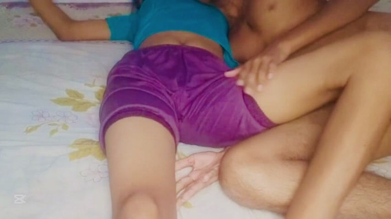 Sadu: घर का बना असली कठिन कमबख्त एशियाई कुत्ते शैली उसकी चूत में उंगली कर रहा है